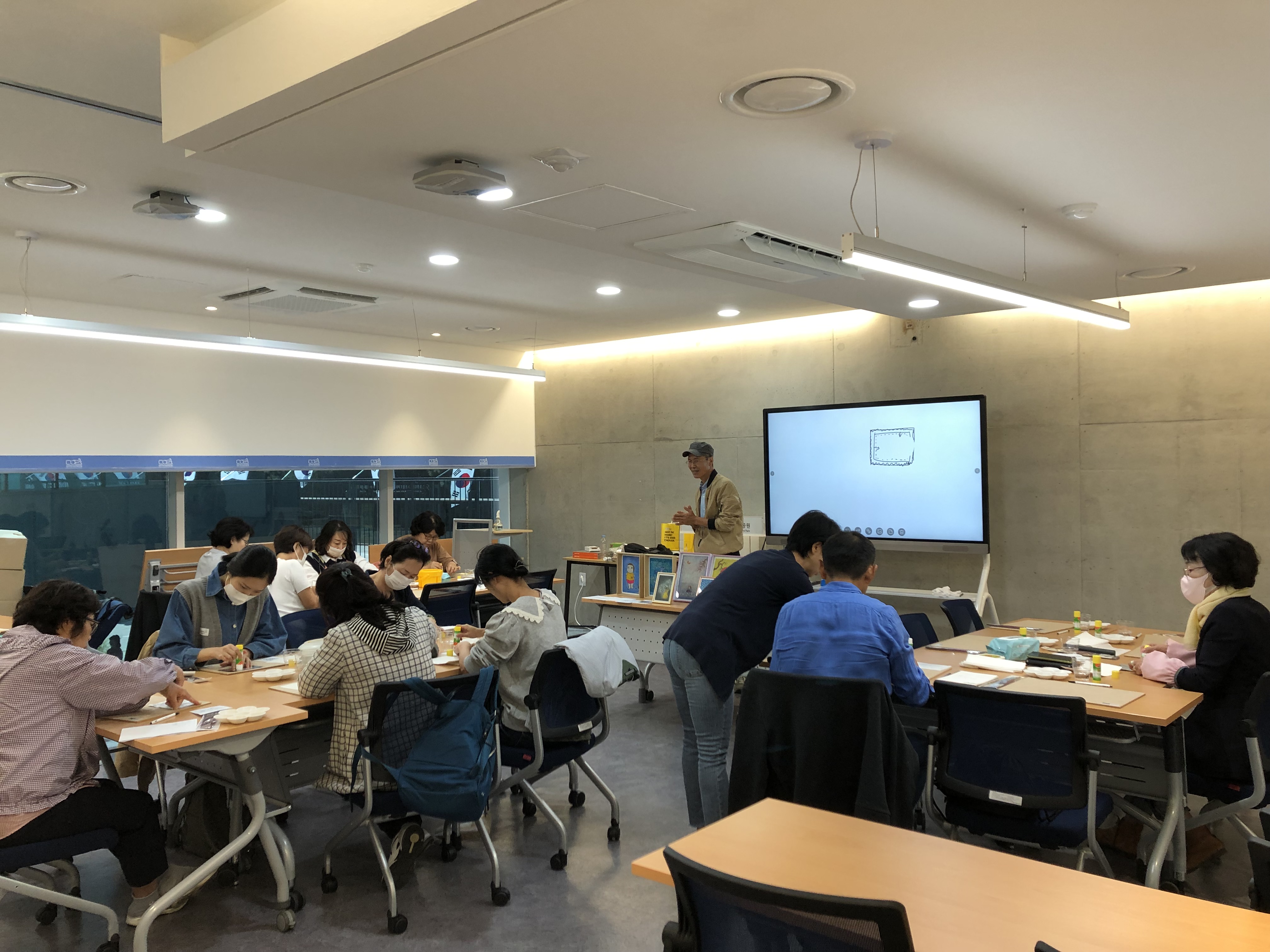 망우역사문화공원 은지화 교육 수강모습